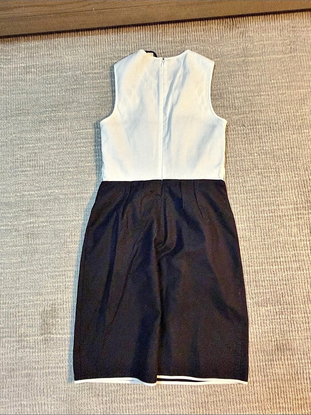Diane von Furstenberg Mini Geometric Dress in Black & White Size 2 Like New - Picture 5 of 6